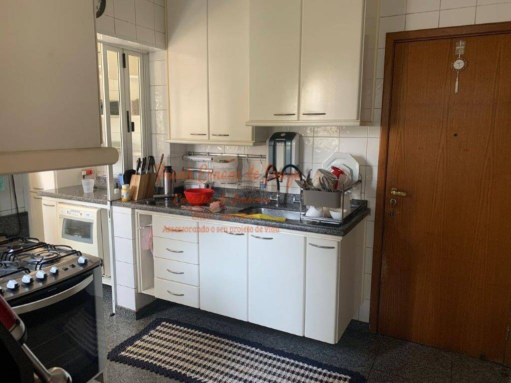 Apartamento à venda com 3 quartos, 154m² - Foto 3