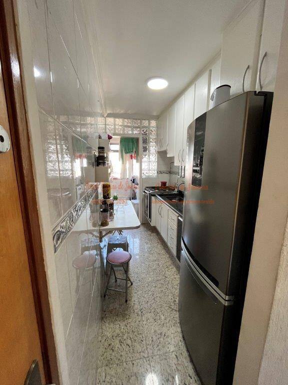 Apartamento à venda com 3 quartos, 75m² - Foto 17